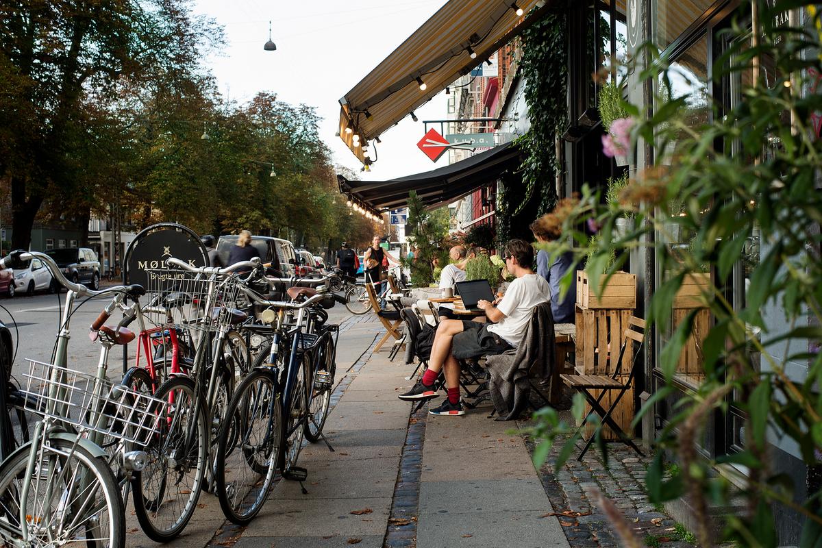sidewalk cafe with bikes