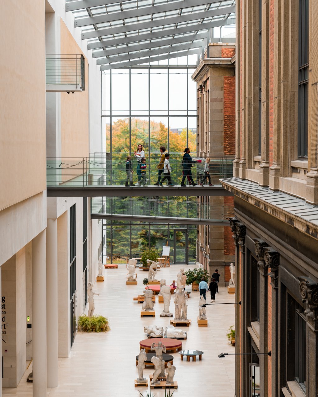 Gangbro på SMK med turister