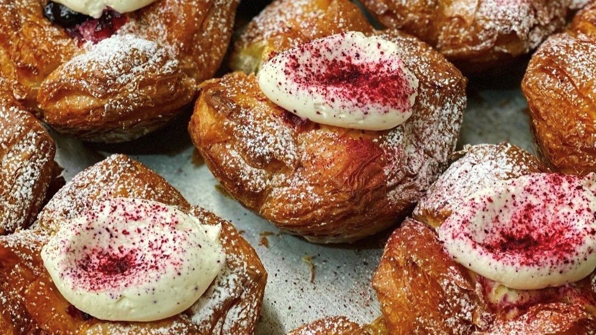 Colourful fastelavnsbolle Hart