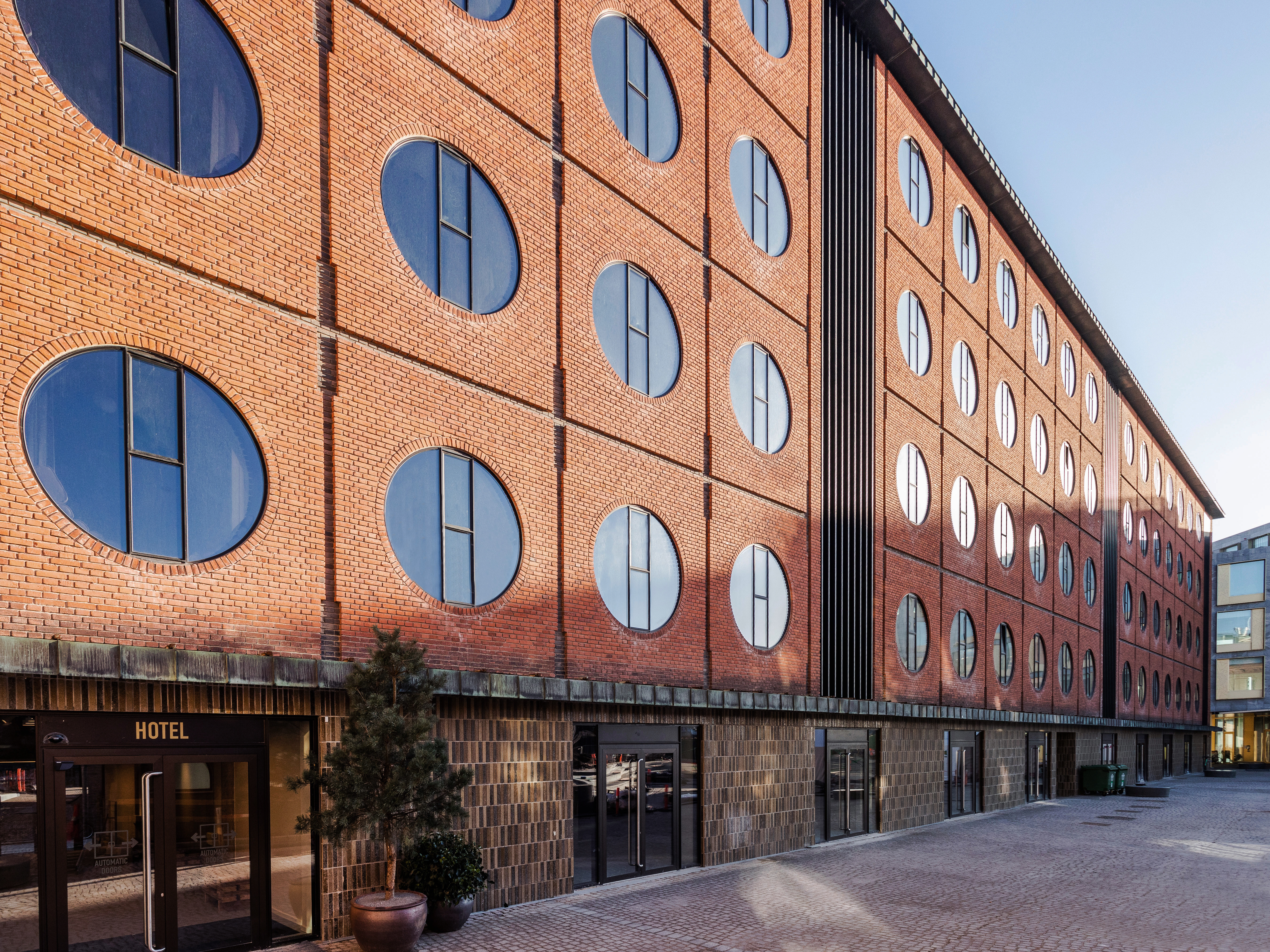 Hotel Ottilia breakfast and bar