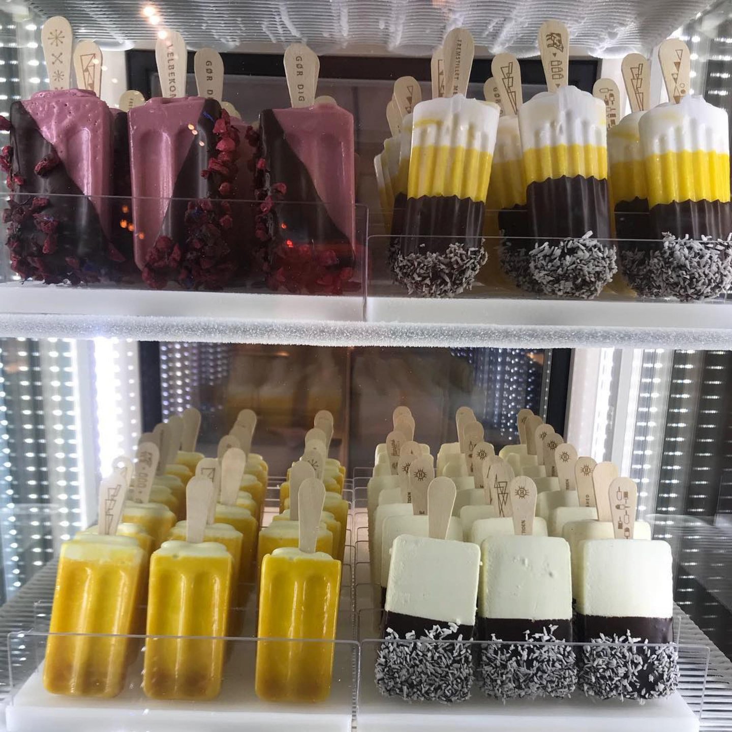 Eat by the water - Hansens Is, Islands Brygge