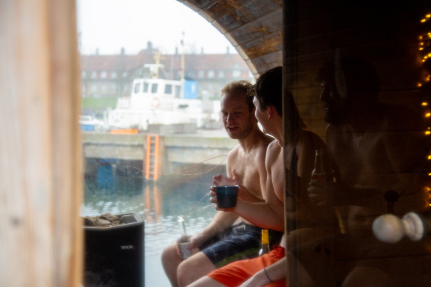 Saunas and hot tubs by the water - La Banchina