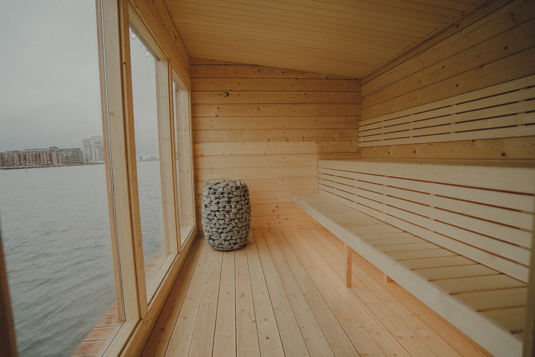 Saunas and hot tubs by the water - Winter Island