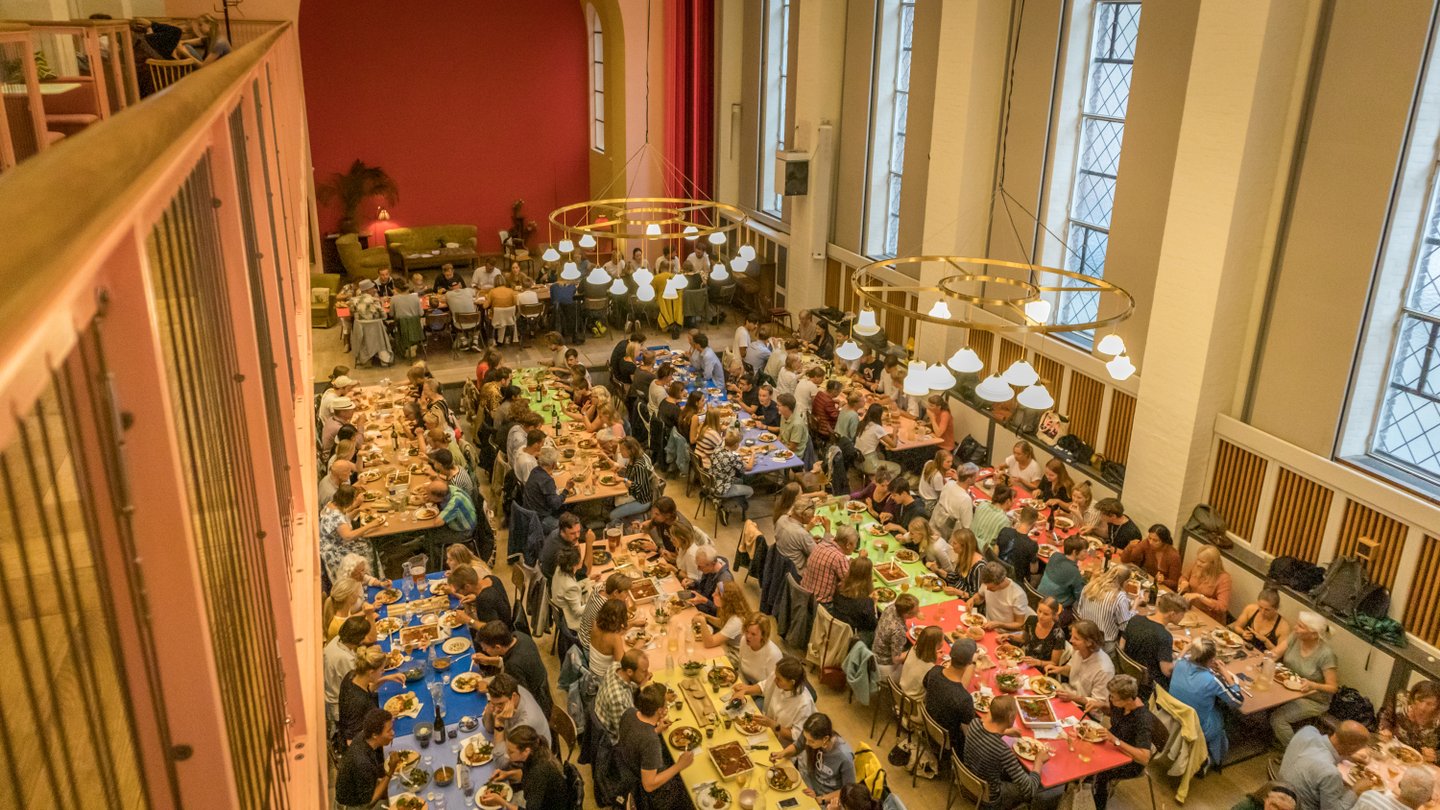 Absalon communal dining