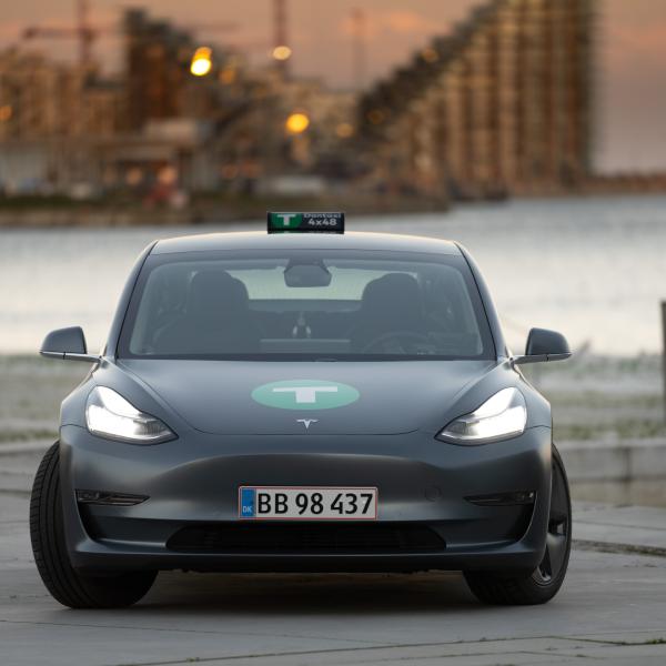 Dantaxi_El-taxa Tesla ved Aarhus Havn