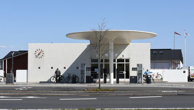 Arne Jacobsen slowtours gas station