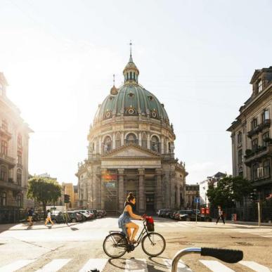  Bike in front of the Marble church in Copenhagen