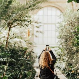 Girl photographing in the Carlsberg Glyptotek