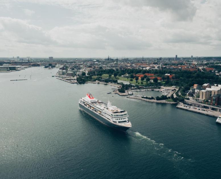 Cruise ship at Langelinie