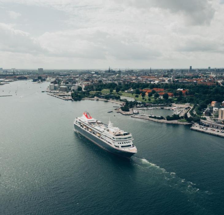 Cruise ship at Langelinie 